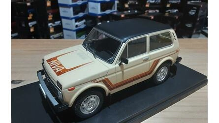 WHITEBOX 1/24 - LADA NIVA 5000 - 1980 - BEIGE