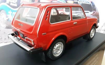 WHITEBOX 1/24 - LADA NIVA - RED - 1976