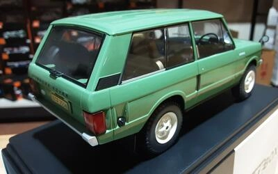 WHITEBOX 1/24 -  LAND ROVER RANGE ROVER RHD - GREEN - 1970