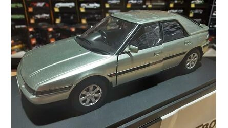 WHITEBOX 1/24 - MAZDA 323 F - SILVER - 1985
