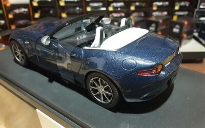 WHITEBOX 1/24 -  MAZDA MX-5 ROADSTER - DARK BLUE METALLIC - 