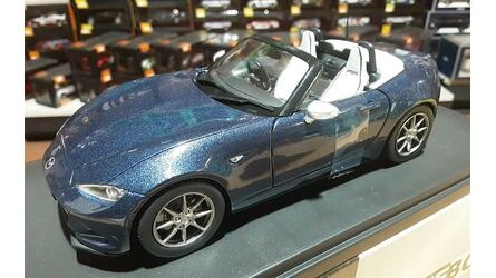 WHITEBOX 1/24 -  MAZDA MX-5 ROADSTER - DARK BLUE METALLIC - 