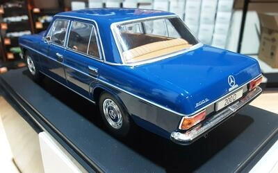 WHITEBOX 1/24 - MERCEDES 200 D (W115) - DARK BLUE - 1968
