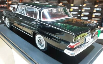 WHITEBOX 1/24 -  MERCEDES 220 (W111) - BLACK - 1959