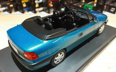 WHITEBOX 1/24 - OPEL ASTRA F CABRIO - TOURQUISE METALLIC - 1