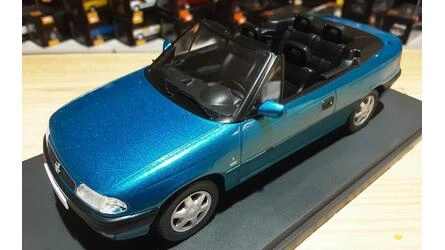 WHITEBOX 1/24 - OPEL ASTRA F CABRIO - TOURQUISE METALLIC - 1
