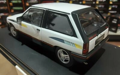 WHITEBOX 1/24 - OPEL CORSA A SR - 1985 - WHITE