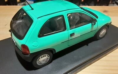 WHITEBOX 1/24 - OPEL CORSA B - TOURQUISE - 1993