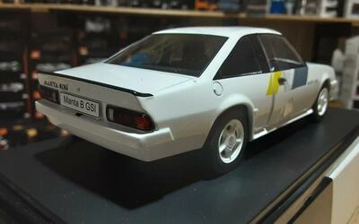 WHITEBOX 1/24 -  OPEL MANTA B GSI - WHITE - 1984