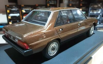 WHITEBOX 1/24 - PEUGEOT 305 - BROWN METALLIC - 1977