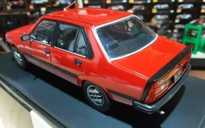 WHITEBOX 1/24 -  RENAULT 18 TURBO - RED - 1980