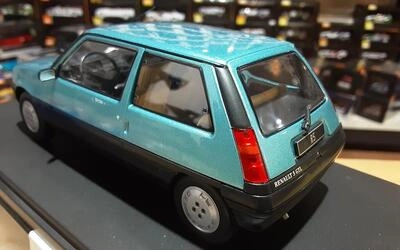 WHITEBOX 1/24 - RENAULT 5 GTL - 1985 - METALLIC LIGHT BLUE