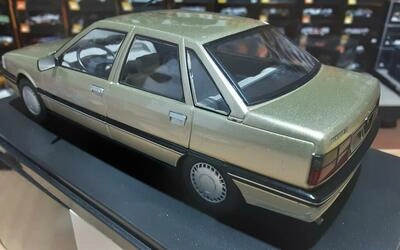 WHITEBOX 1/24 - RENAULT R21 - METALLIC GOLD - 1986