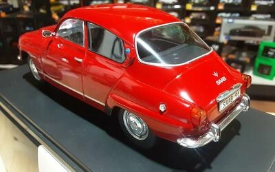 WHITEBOX 1/24 -  SAAB 96 V4 - RED - 1973