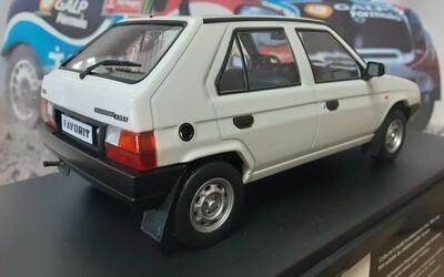 WHITEBOX 1/24 - SKODA FAVORIT - WHITE - 1987