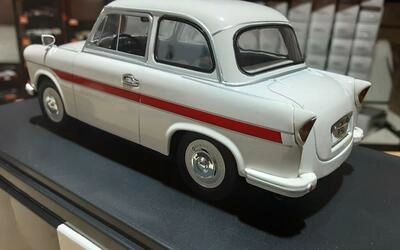 WHITEBOX 1/24 - TRABANT P 50 - LIGHTBEIGE - 1959